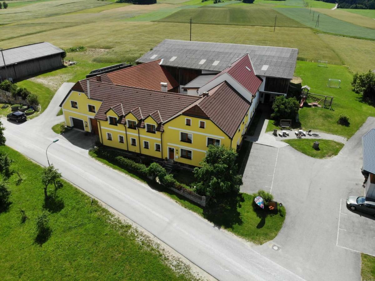 Kindererlebnis- Und Biobauernhof Hipp-Bruckner Wornharts Eksteriør bilde